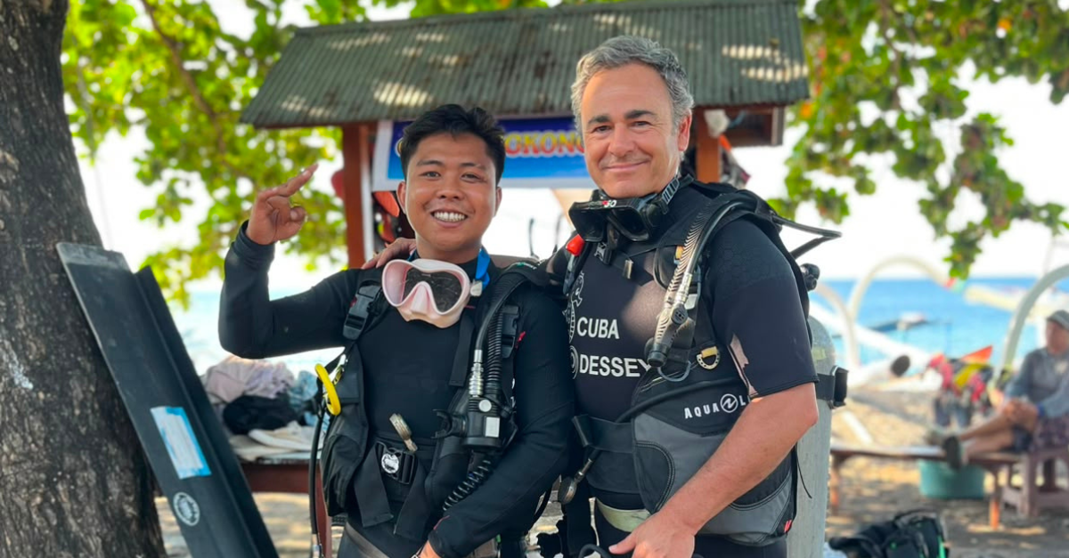 The Moon Beneath the Water: night diving, rescue and the alchemy of depth