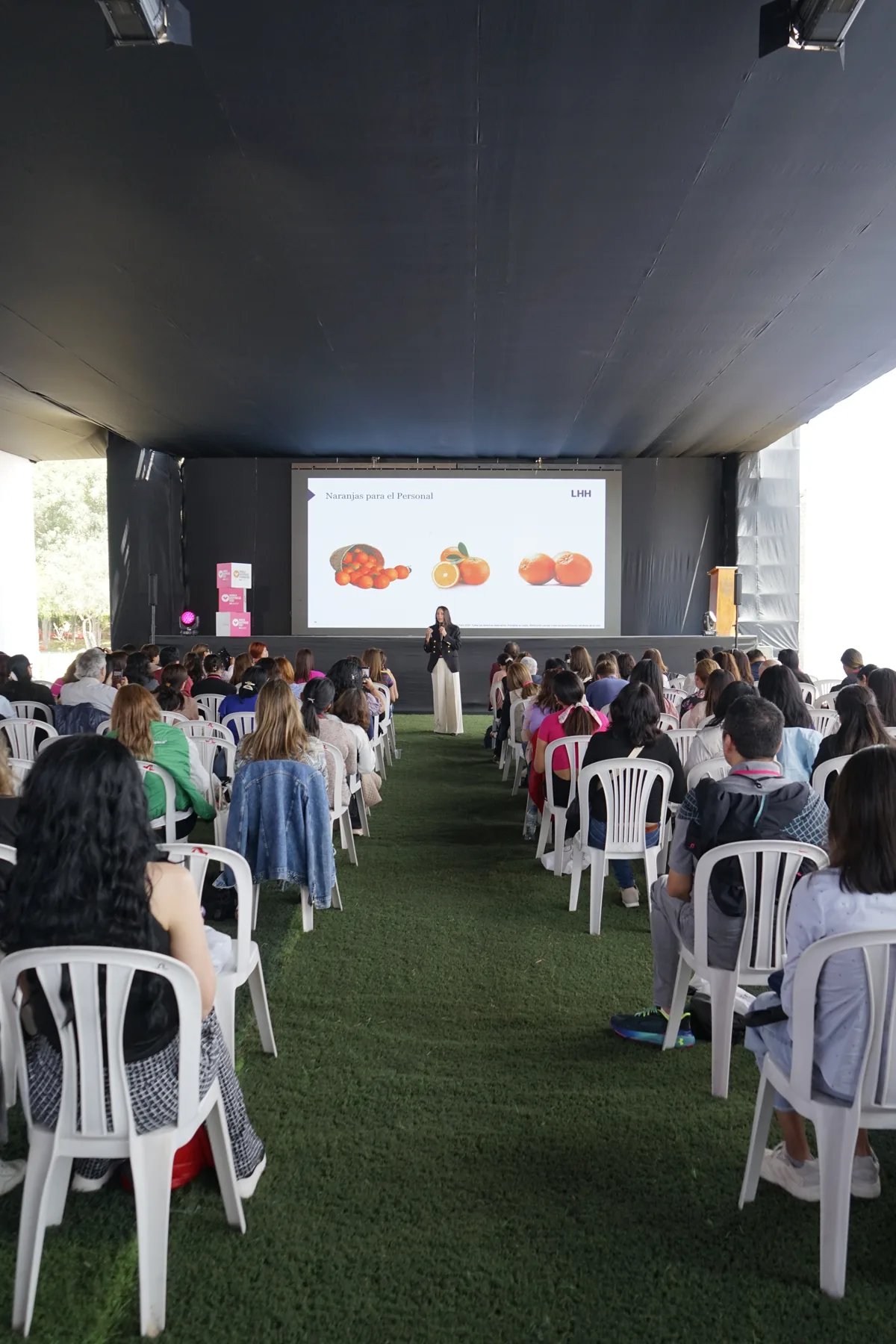 World Happiness Fest crowd in Peru — Happytalistas gathered outdoors